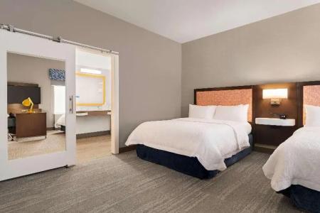 Hampton Inn & Suites West - 73