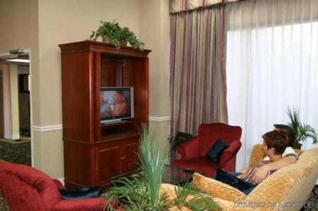 Hampton Inn - 4