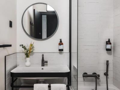 Maisons du Monde Hôtel & Suites - La Rochelle Vieux Port - 74
