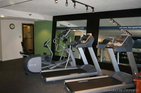 Hampton Inn-Airport - 12