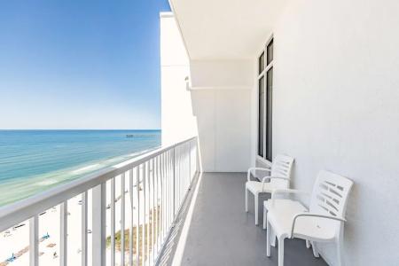 Hampton Inn & Suites Beach-Beachfront - 121