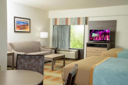 Pigeon River Inn - 122