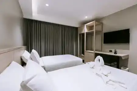 The Rich - 29