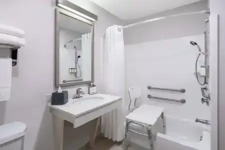 Fairfield Inn West - 44
