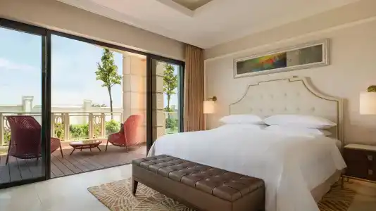 Sheraton Grand Danang Resort - 3
