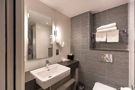 DoubleTree by Hilton London – West End - 40