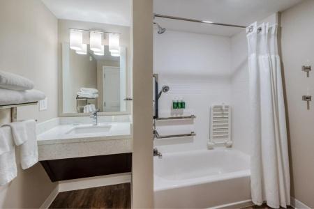 TownePlace Suites by Marriott Indianapolis Airport - 16