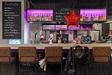 Moxy Bucharest Old Town - 10