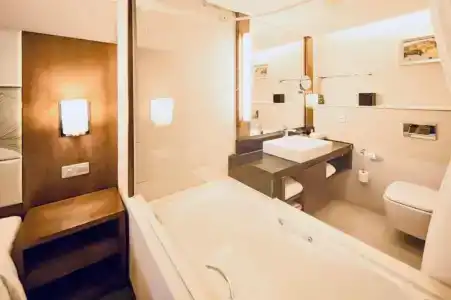 Holiday Inn Qingdao City Center, An Ihg - 57