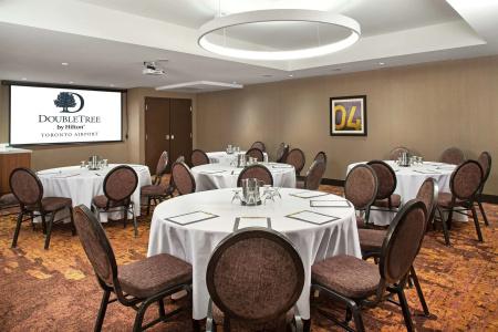 Doubletree by Hilton Airport, ON - 22