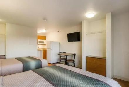 HomeTowne Studios by Red Roof Denver - Glendale/ Cherry Creek - 20