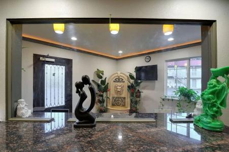 Romantic Inn & Suites - 1
