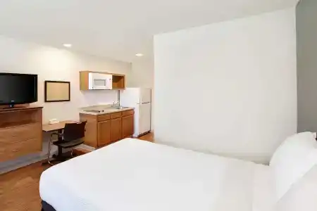 WoodSpring Suites - 14