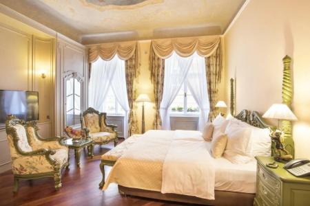 Iron Gate & Suites - 38