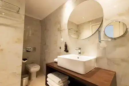 Best Western Plus Embassy - 10