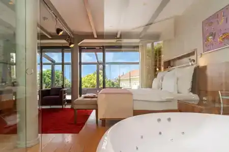 Tomtom Suites - 61