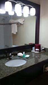 Anchor Inn and Suites - 46