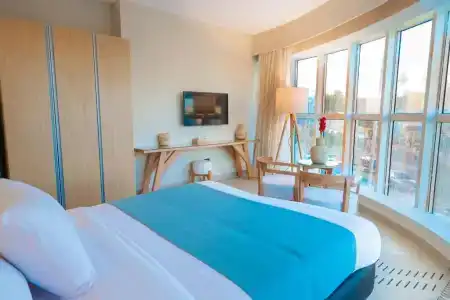 Redcon Suites - 180