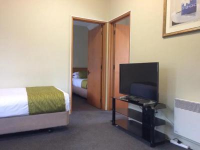 Allan Court - 86