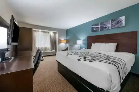 Sleep Inn Airport - 4