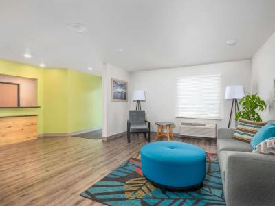 WoodSpring Suites Orlando South - 14