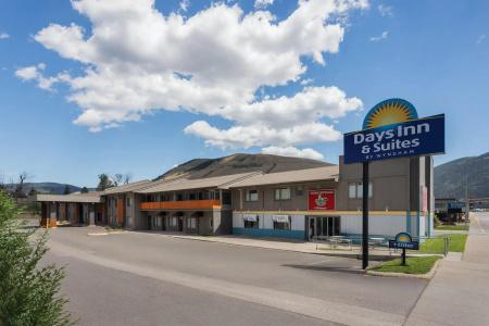 Days Inn and Suites by Wyndham Downtown-University - 11