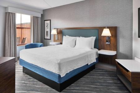 Hampton Inn and Suites Downtown - 123