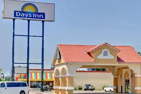 Days Inn by Wyndham Airport Fair and Expo Center - 0