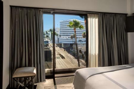 Sixty Beverly Hills - 7