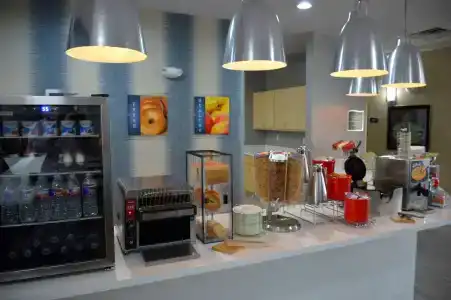 Best Western Plus Airport Inn & Suites - 13