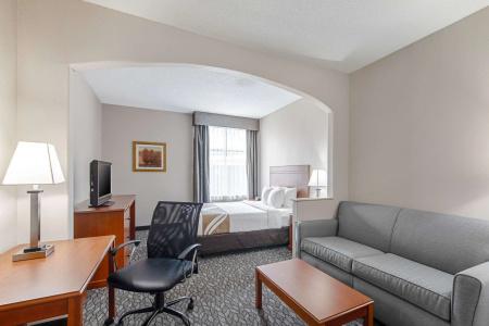 Quality Suites - 5