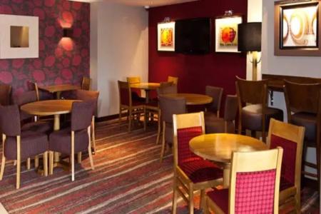 Premier Inn Hanger Lane - 10