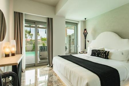 Blue Carpet Luxury Suites - 2