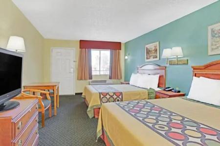 Super 8 by Wyndham Tucson Downtown Convention Center - 10