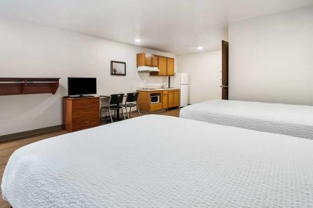 WoodSpring Suites - 4