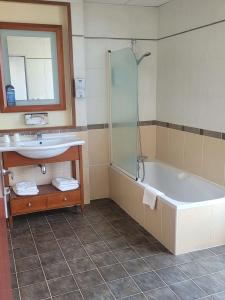 Kyriad Limoges Centre Gare - Atrium - 48