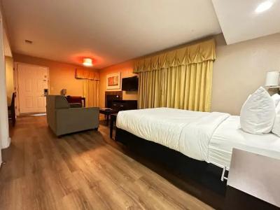 Hawthorn Suites East - 75