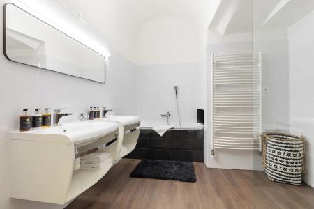 Old Town Square Residence by Emblem - 86