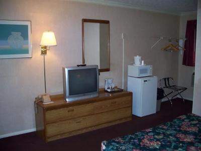 Castlewood Inn - 1