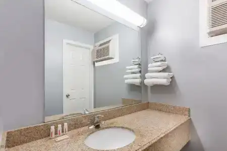 Days Inn by Wyndham Austin/University/Downtown - 9