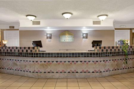 Days Inn by Wyndham Tucson City Center - 1