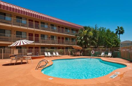 Red Roof Inn South - 8