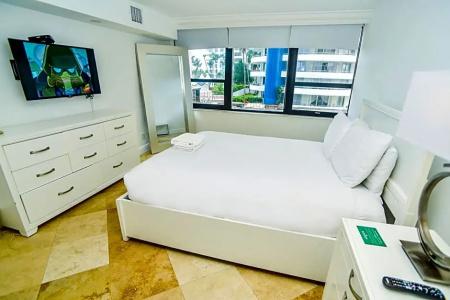 The Alexander All Suites - 645