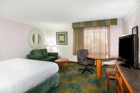 La Quinta by Wyndham Austin Southwest - 42