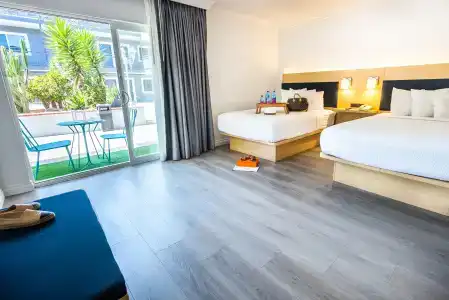 Ramada by Wyndham Los Angeles/Downtown West - 2