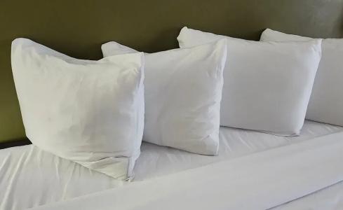 Country Inn & Suites by Radisson, West, KS - 59