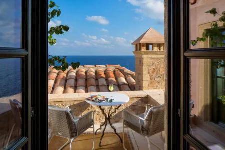 Moni Emvasis Luxury Suites - 35