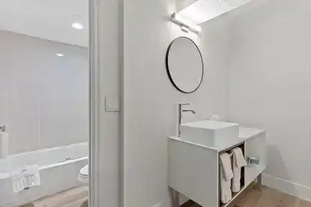 TraveInn & Suites by Wyndham Airport - 23