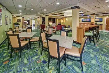 Fairfield Inn & Suites by Marriott - 12