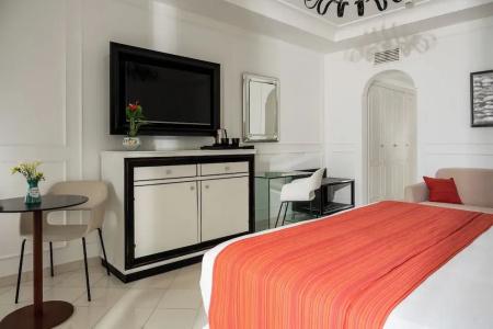 Eden Roc Suites - 100